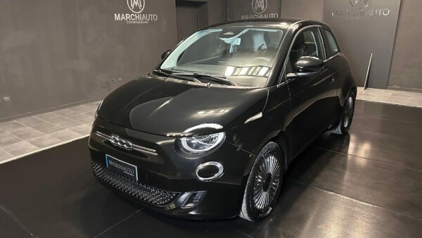 500e Berlina 42 kWh}