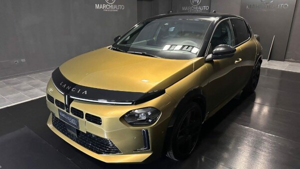 Ypsilon Hybrid e-DCT LX}