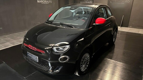 500e Red Berlina 23,65 kWh}