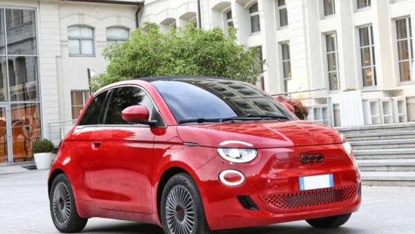 500 Red Berlina 42 kWh}