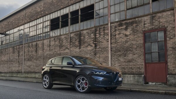 Tonale 1.3 280 CV PHEV AT6 Q4 Sprint}