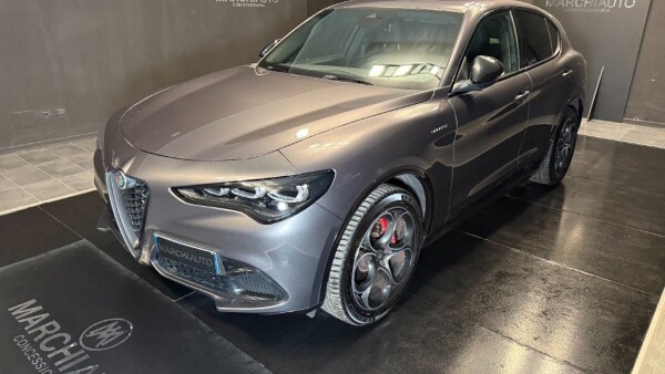 Stelvio 2.2 Turbodiesel 210 CV AT8 Q4 Veloce}