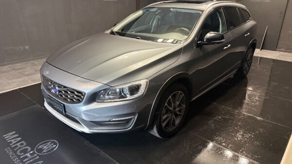V60 Cross Country D3 Geartronic Business}