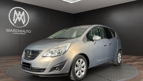 Meriva 1.3 CDTI 95CV ecoFLEX Cosmo}