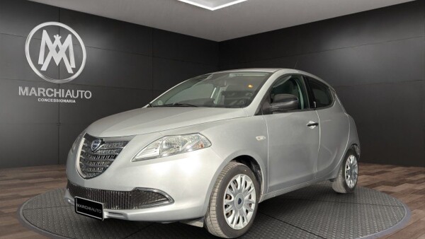 Ypsilon 1.2 69 CV 5 porte Gold}