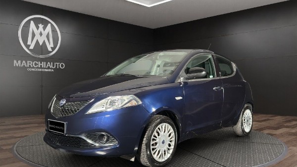 Ypsilon 1.2 69 CV 5 porte Gold}
