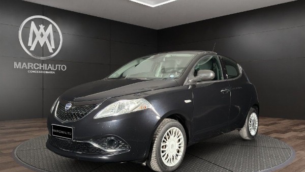 Ypsilon 1.2 69 CV 5 porte Gold}
